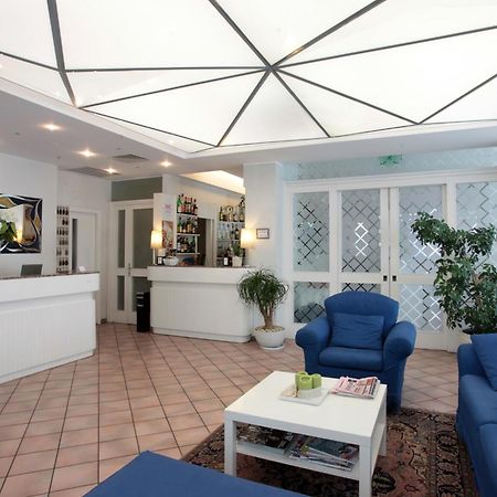 Hotel Antibes Riccione Esterno foto