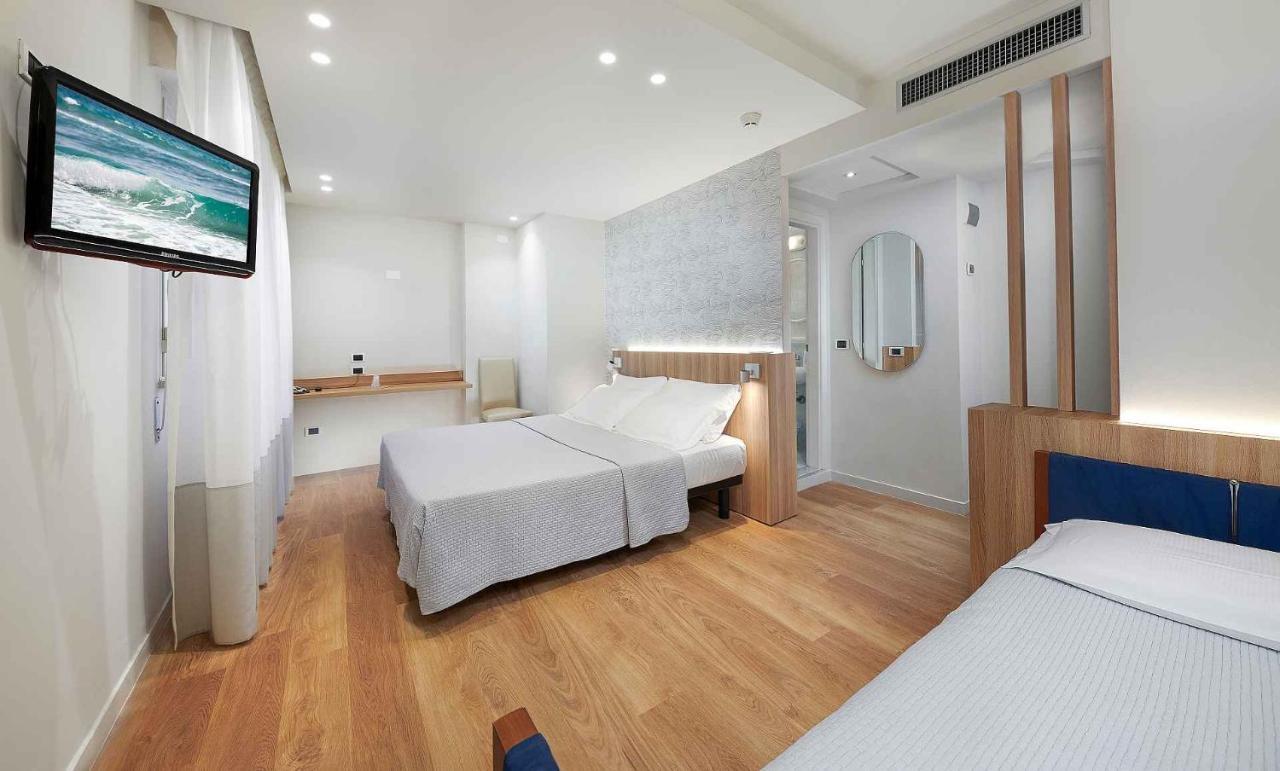 Hotel Antibes Riccione Esterno foto