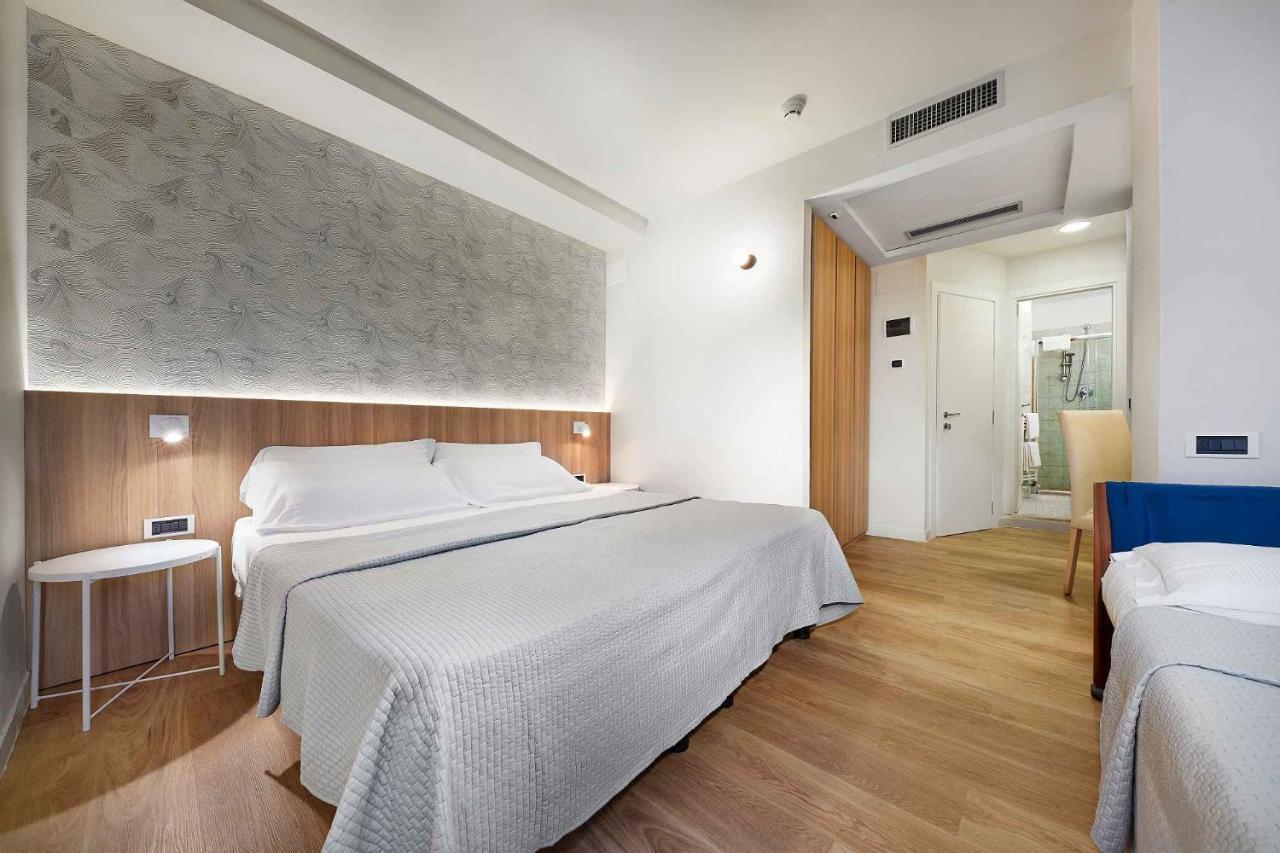 Hotel Antibes Riccione Esterno foto