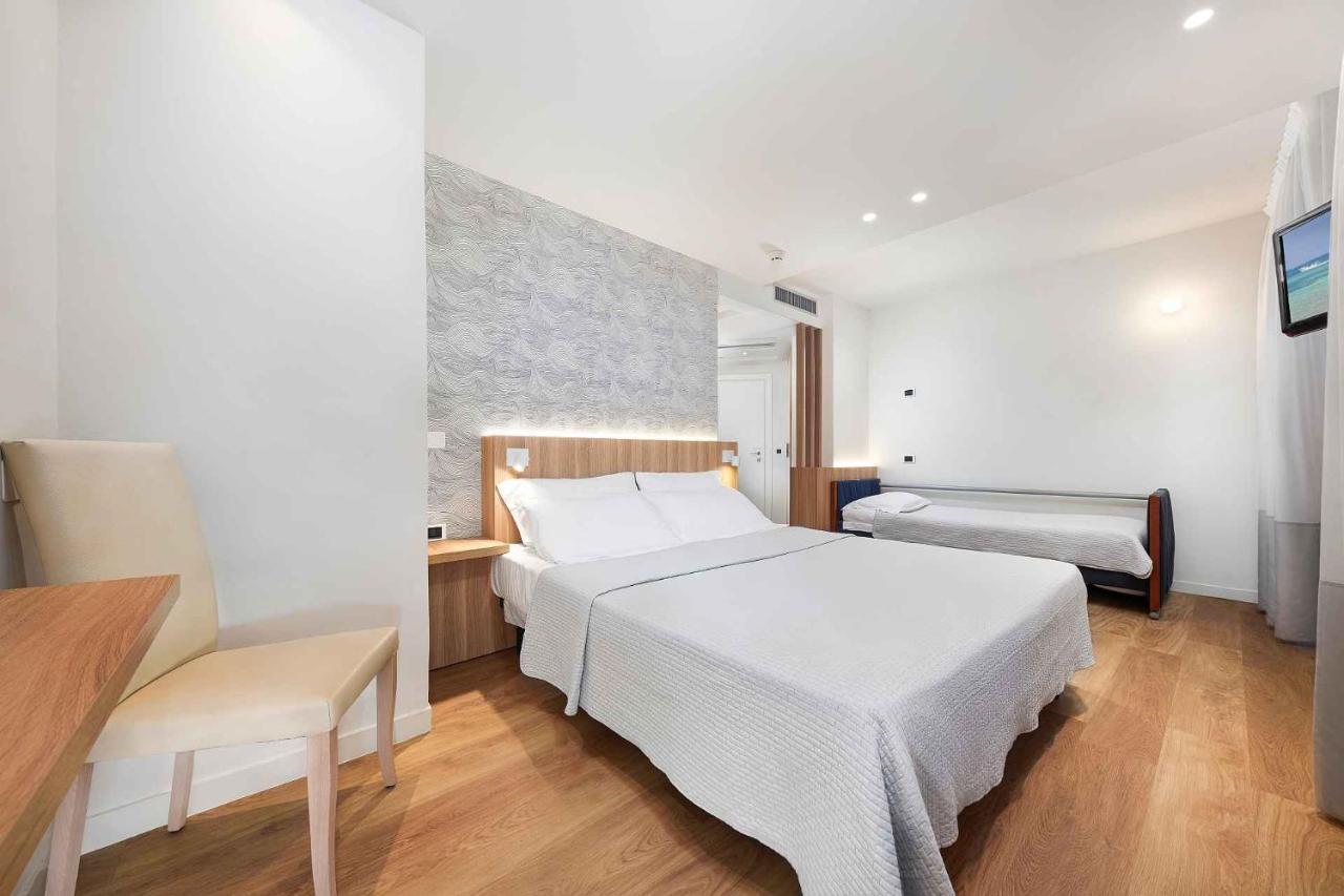 Hotel Antibes Riccione Esterno foto