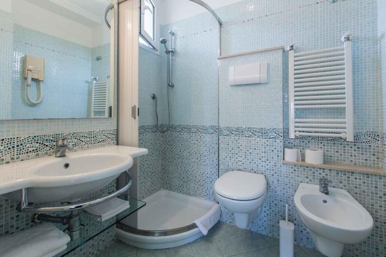 Hotel Antibes Riccione Esterno foto
