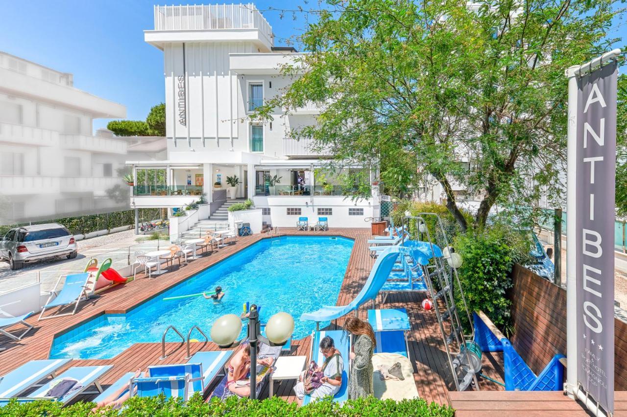Hotel Antibes Riccione Esterno foto