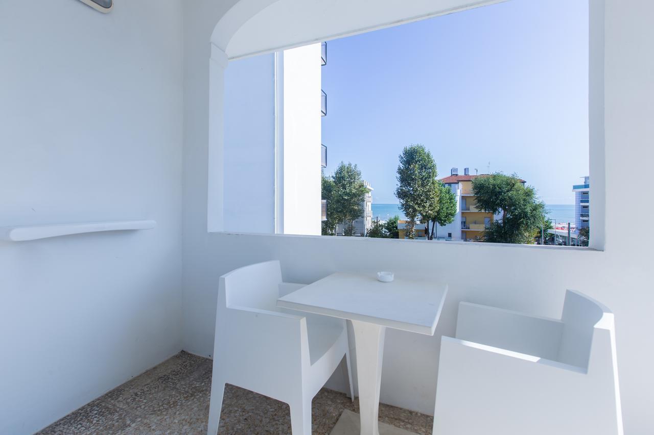 Hotel Antibes Riccione Esterno foto