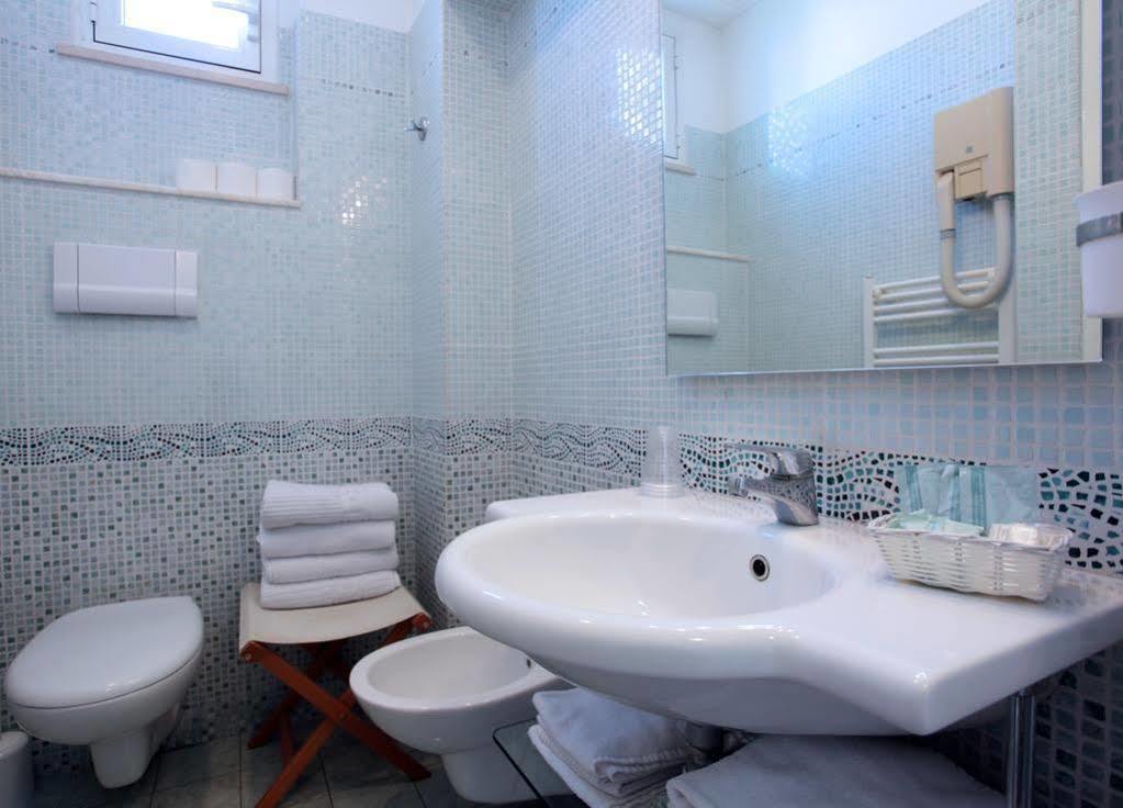 Hotel Antibes Riccione Esterno foto