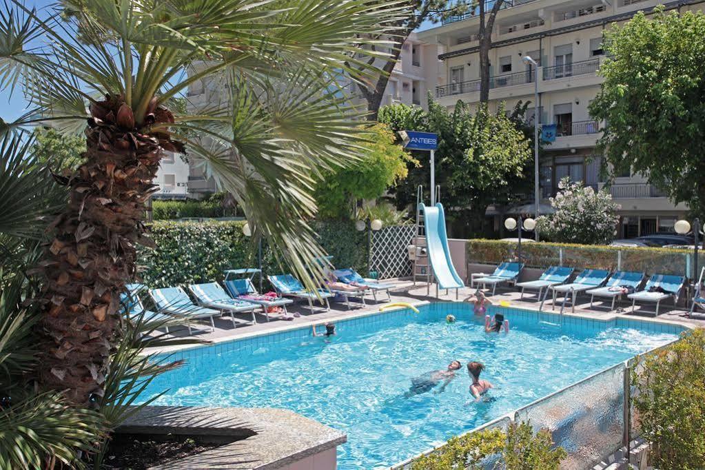 Hotel Antibes Riccione Esterno foto