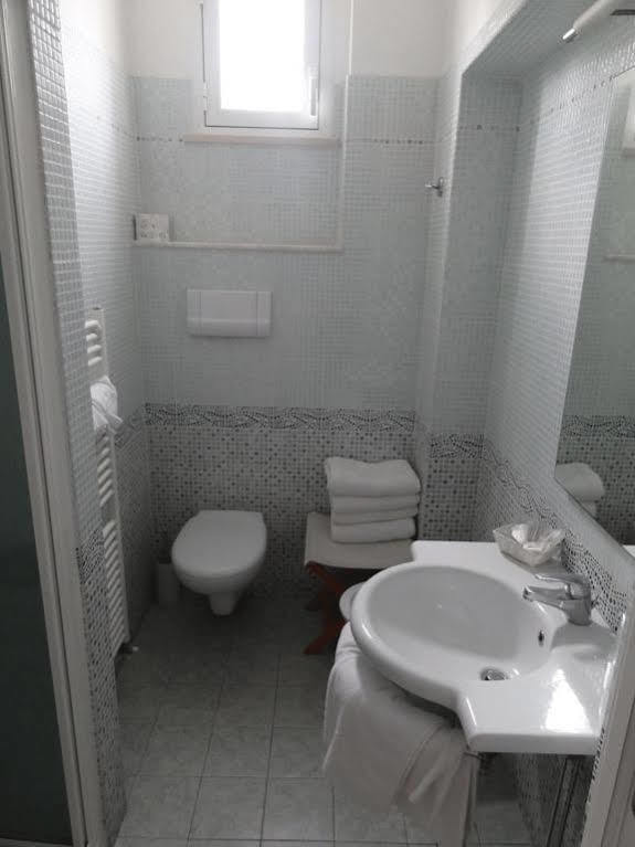 Hotel Antibes Riccione Esterno foto