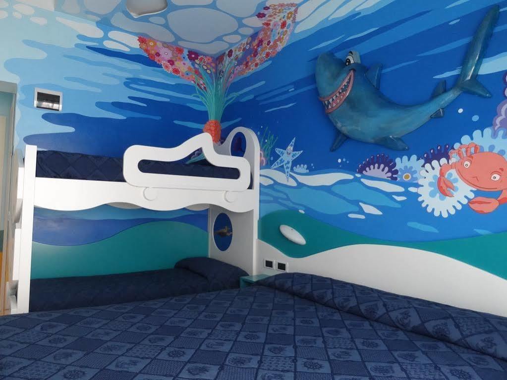 Hotel Antibes Riccione Esterno foto