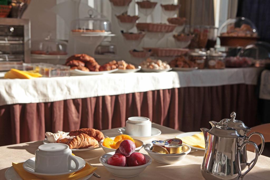 Hotel Antibes Riccione Esterno foto