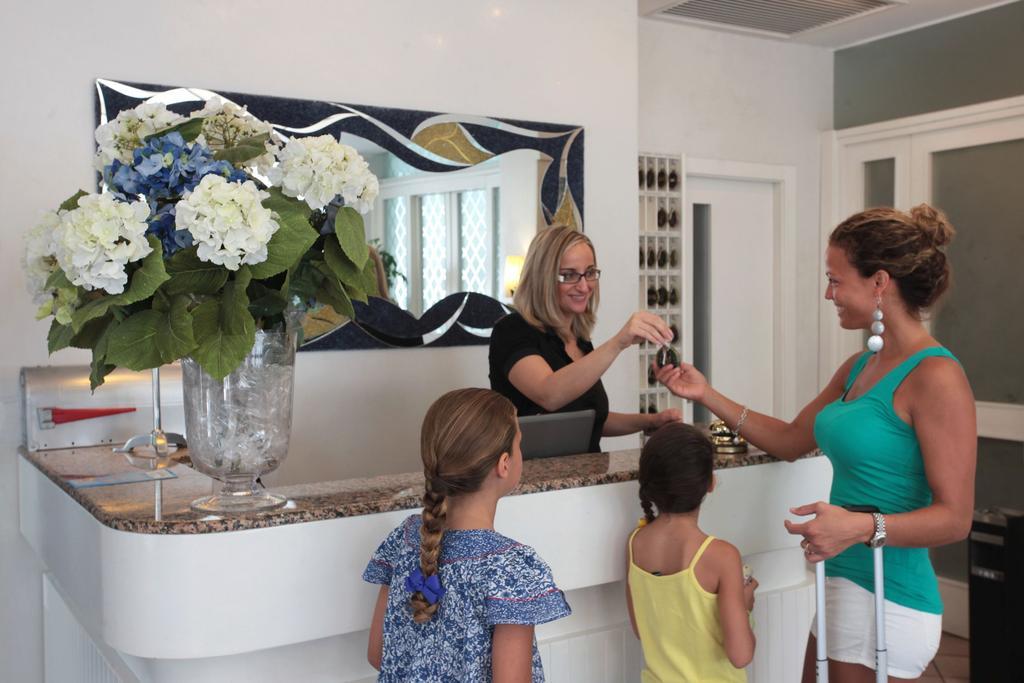 Hotel Antibes Riccione Esterno foto